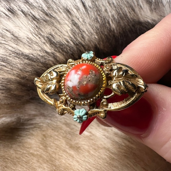 Victorian Style Gold Tone Bezel Red Jasper Brooch - Picture 6 of 6